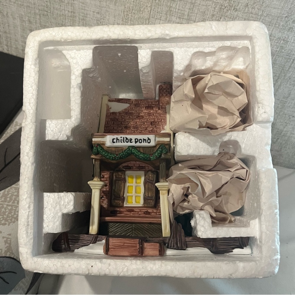 VTG Dept 56 Dickens Village Series “ Childe Pond” 3 pc. Set